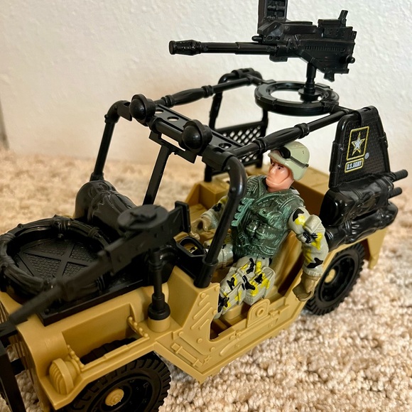 2 plastic toy Army vehicles Tan Jeep & Black Nightstalker Helicopter w/ soldier - Picture 10 of 10